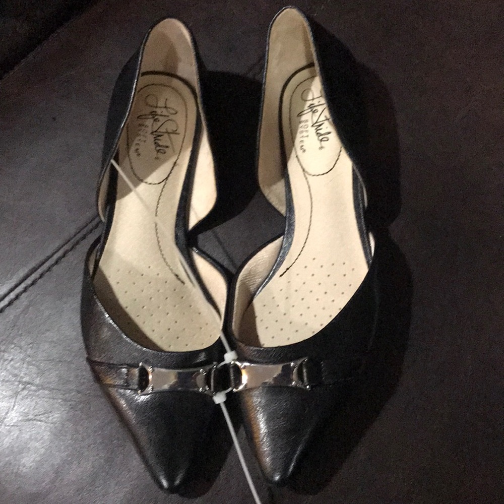 NWT comfortable FLATS - Picture 2 of 8